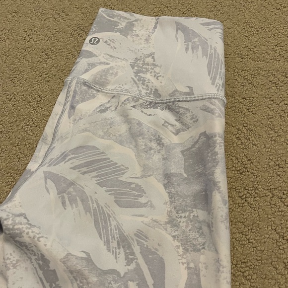 Lululemon leggings 25 in - Picture 1 of 3